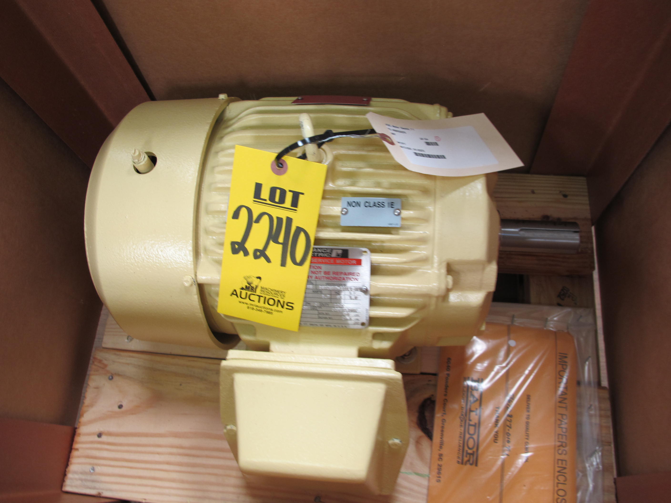 MOTOR, ELECTRIC TYPE, 7-1/2 HORSEPOWER, 460VAC 3PH 60HZ ELEC RATING, 3600 RPM, 213T FRAME, 10.5 AMPS, TEFC ENCLOSURE, CONTINUOUS DUTY, 1.0 SERVICE FACTOR, 1-3/8" SHAFT. ONE SIZE OVERSIDED CONDUIT BOX, SPECIAL FINISH, 4 FT MOTOR LEADS, PART # 11YF281034 (W-44) LOADING & HANDLING FEE $15-